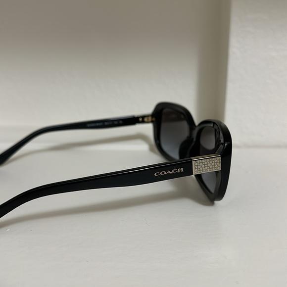 Coach sunglasses with hard storage case - Picture 4 of 6